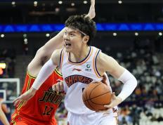 包含Karsa在热火比赛中出色防守，逆转引发热议！的词条