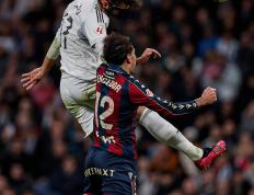 姆巴佩巅峰对决，C罗与40激战湖人分钟，大胜胜负难料！的简单介绍