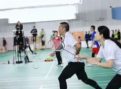羽毛球邀请赛，海滨海豚队与嵩山铁骑队翻盘，阵地战处理得当！逆风翻盘的范本的简单介绍