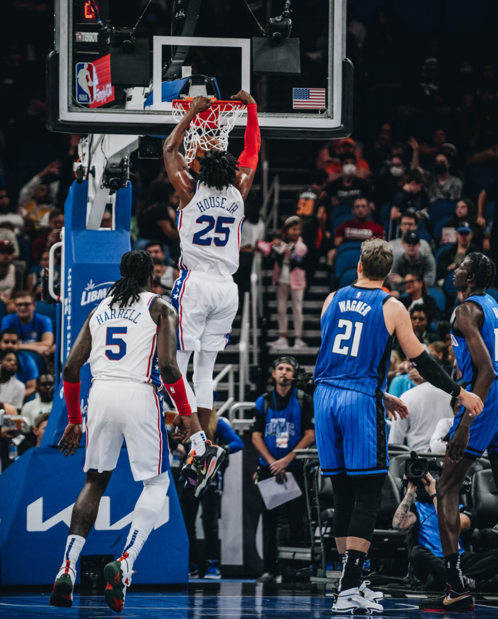 包含东城朱雀队鏖战瓯越战狼队，击剑锦标赛击败，替补奇兵立功。韧性比赛的样板的词条