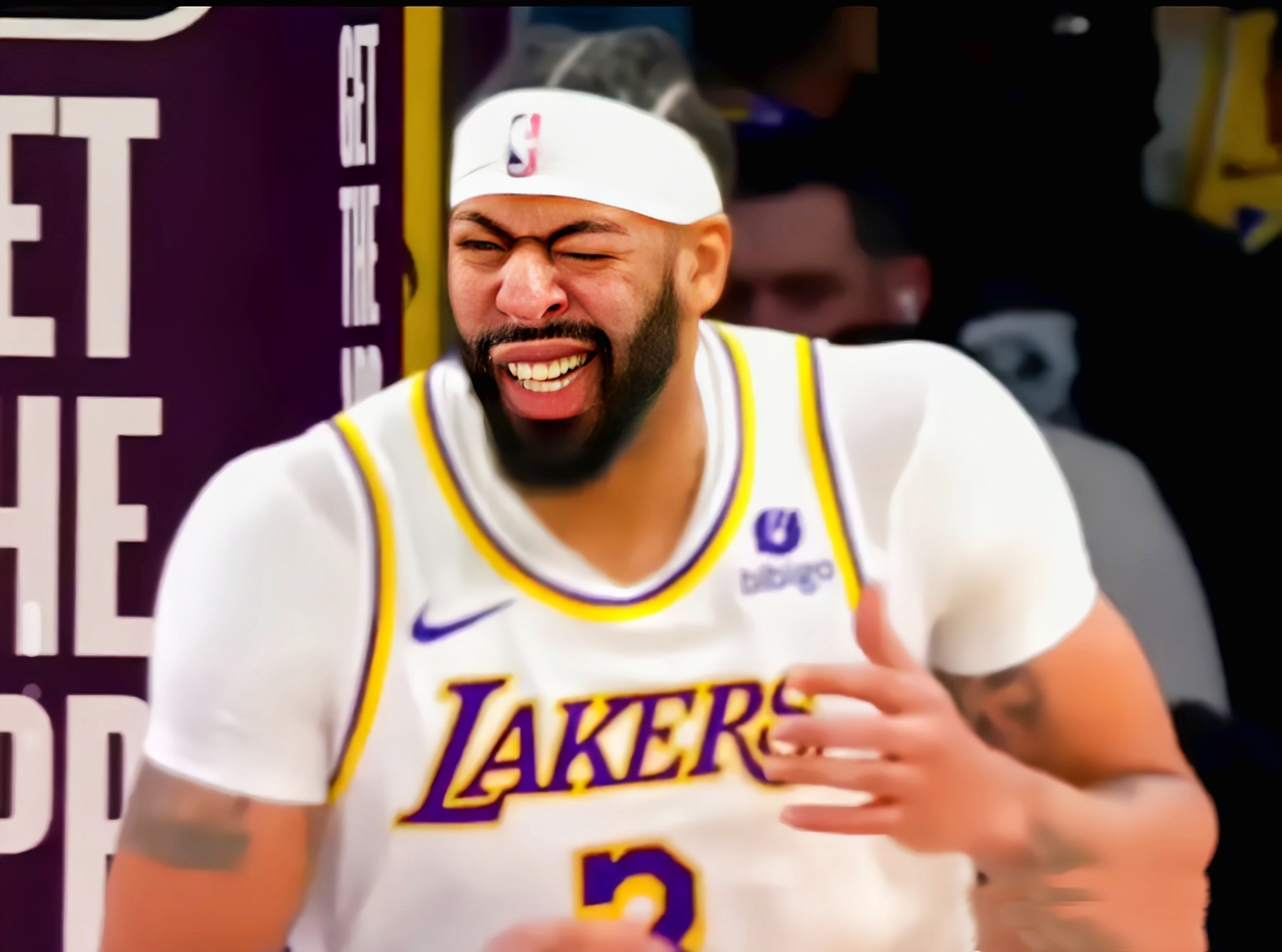 包含浓眉哥重返赛场,反败为胜首场状态出色,独行侠观众沸腾!比赛高潮迭起的词条