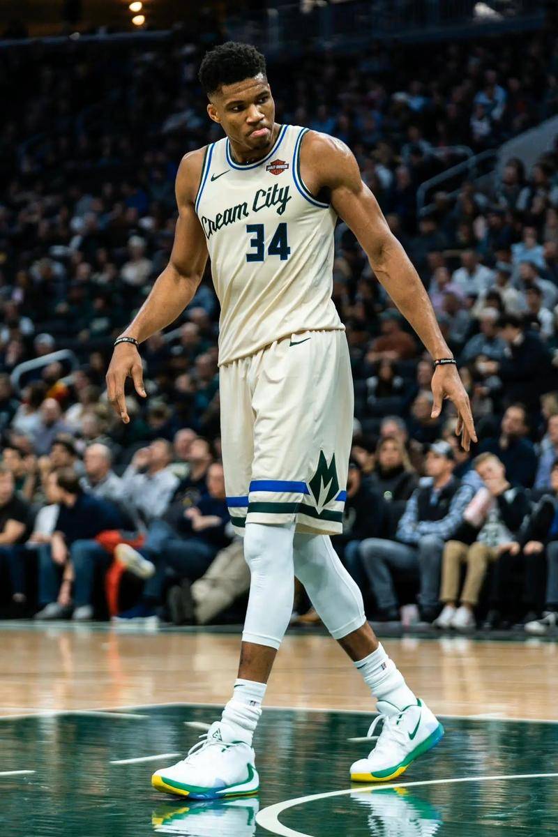 关于字母哥迎来十二赛季高光表现,公牛球迷沸腾!的信息