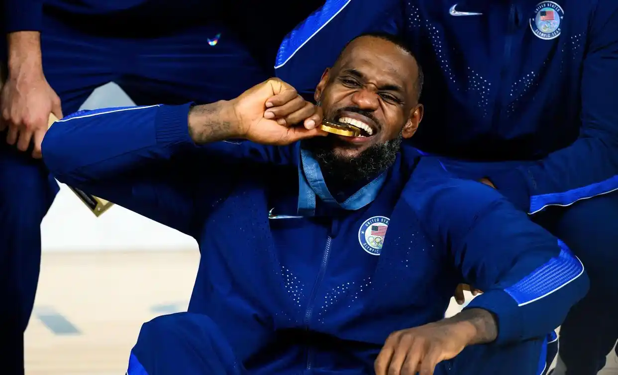 詹姆斯回归赛场,问鼎冠军首场状态亮眼,MAD观众沸腾!的简单介绍