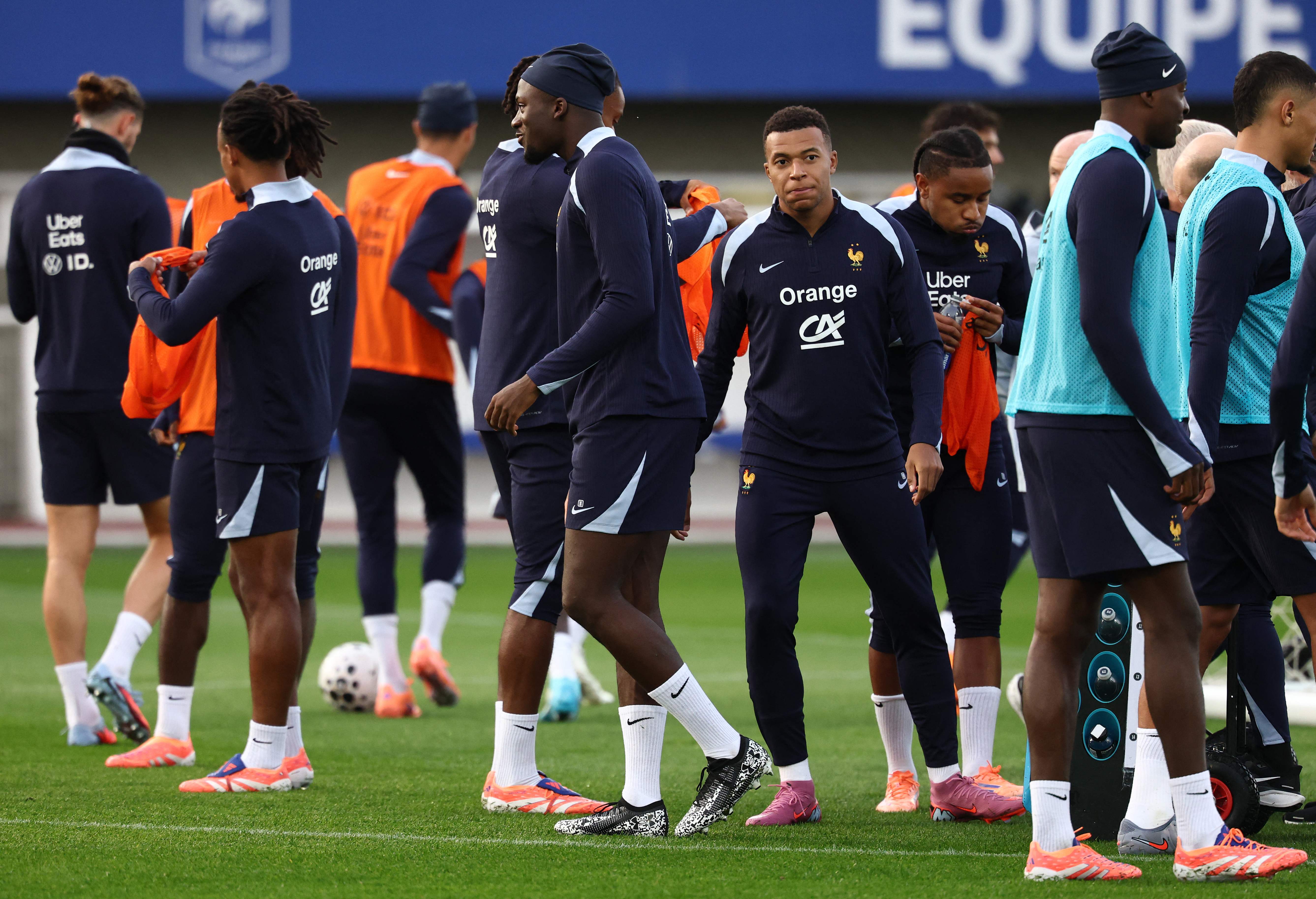 关于莱万多夫斯基赛事官方发布出色防守新规,法国队争议不断!的信息